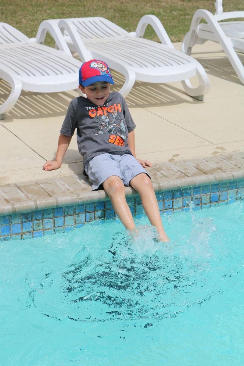 Kinder Ranch kid putting feet in pool